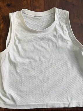 Lululemon Breeze By Cropped Muscle Tank Solid White